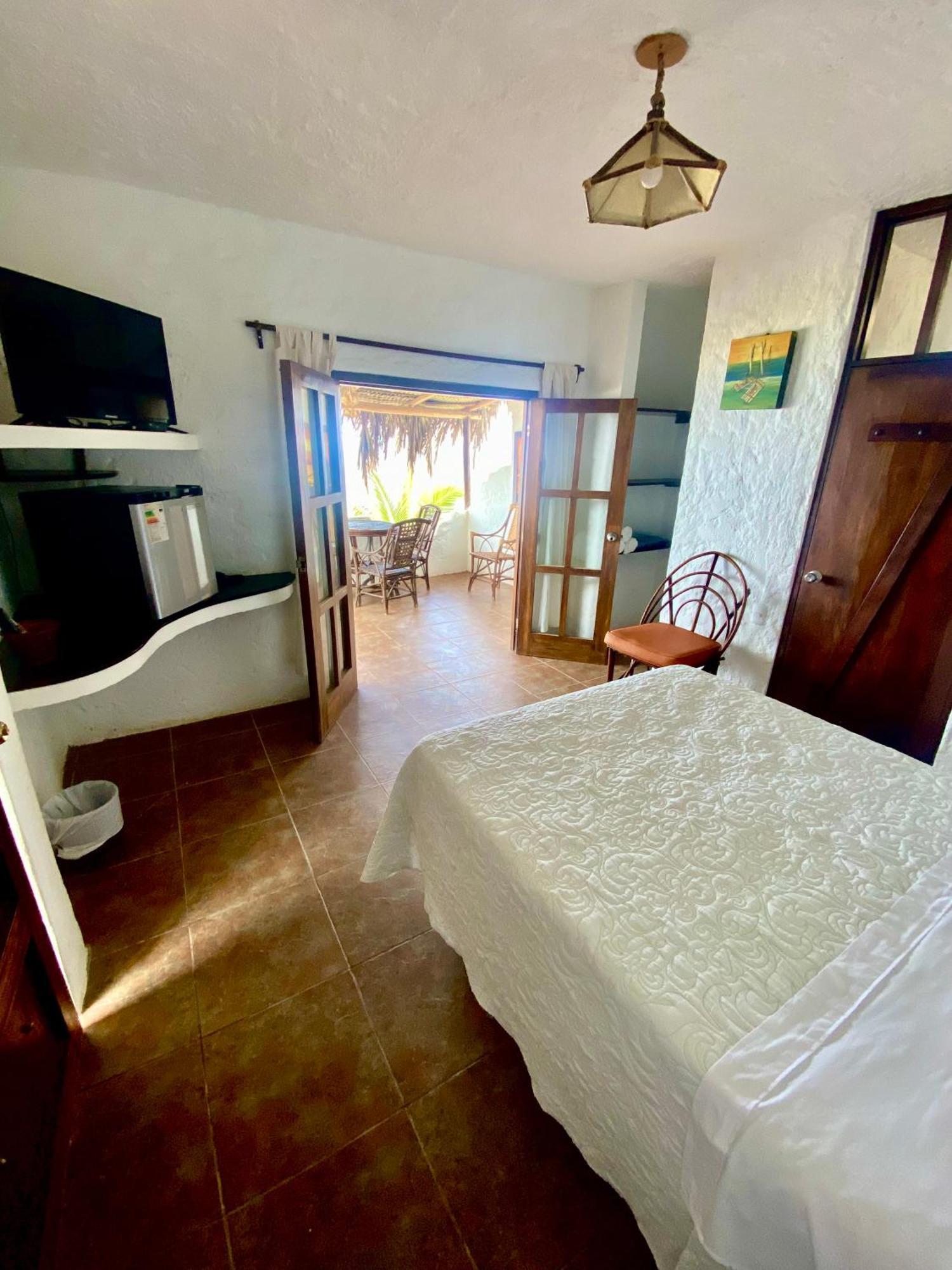 Hotel Smiling Crab Canoas de Punta Sal Buitenkant foto
