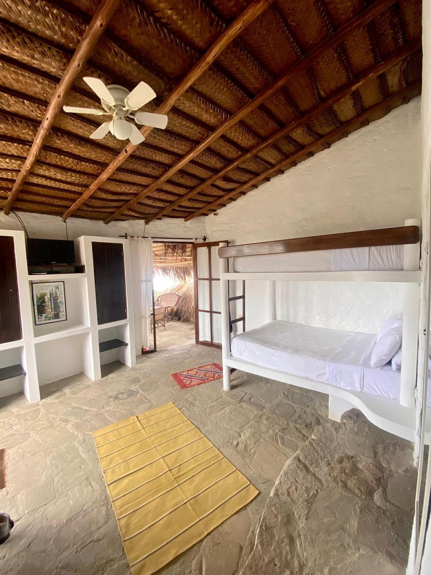 Hotel Smiling Crab Canoas de Punta Sal Buitenkant foto