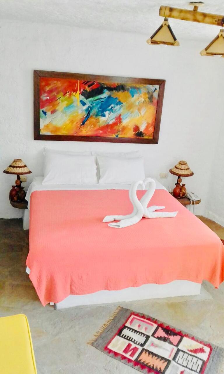 Hotel Smiling Crab Canoas de Punta Sal Buitenkant foto