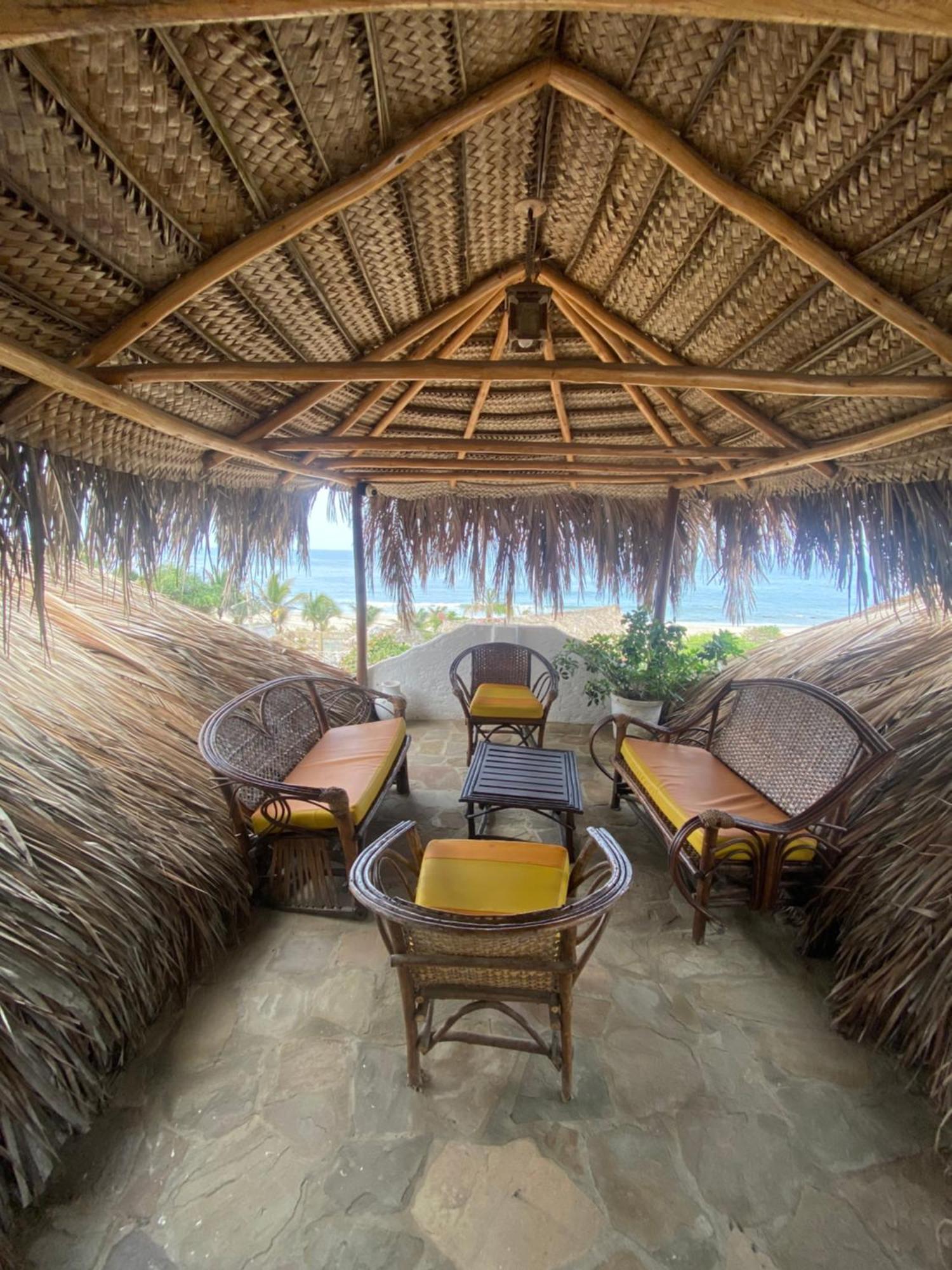 Hotel Smiling Crab Canoas de Punta Sal Buitenkant foto