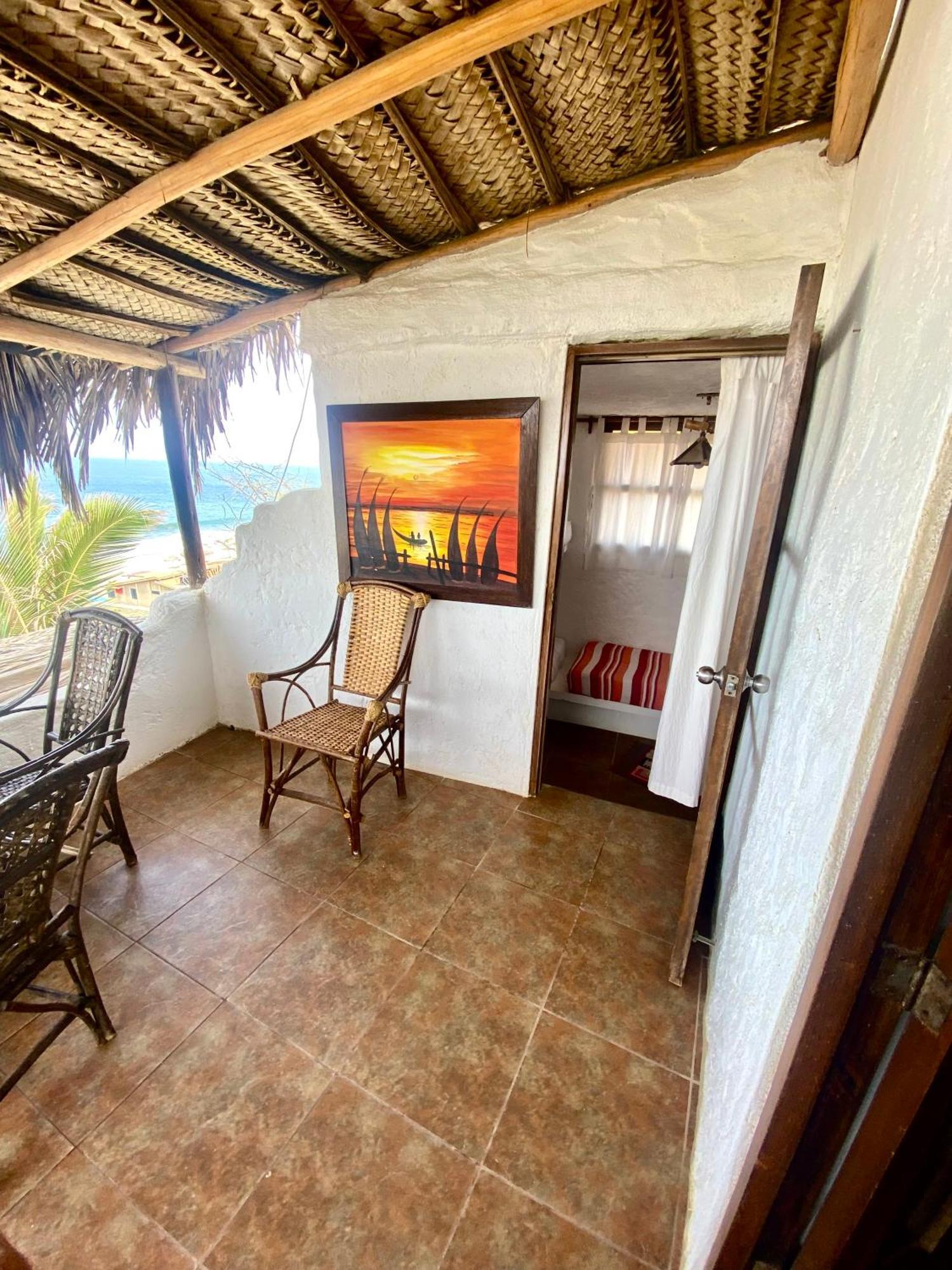 Hotel Smiling Crab Canoas de Punta Sal Buitenkant foto